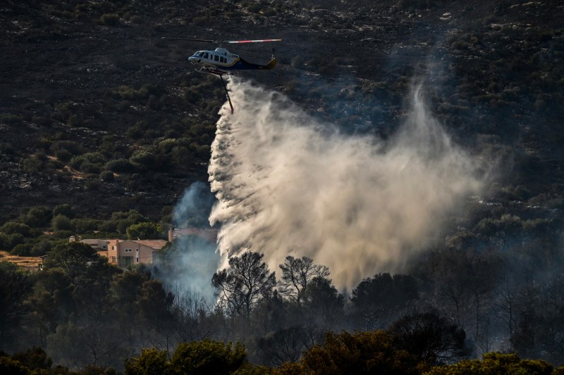 Zone turistice din Grecia sunt afectate de incendii de proporții. Alertă ridicată într-o treime din țară