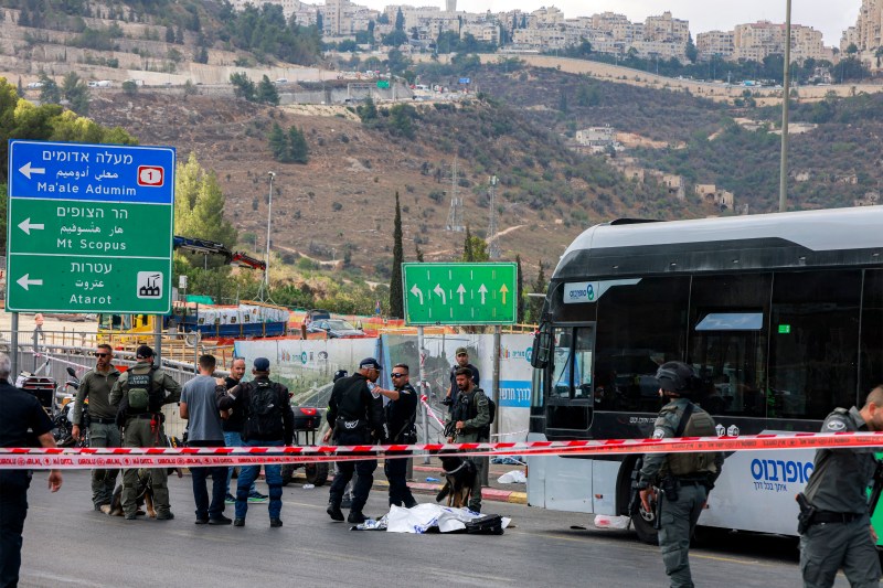 Atac armat în Ierusalim: Patru morți și mai mulți răniți. Atacatorii au fost uciși de poliția israeliană