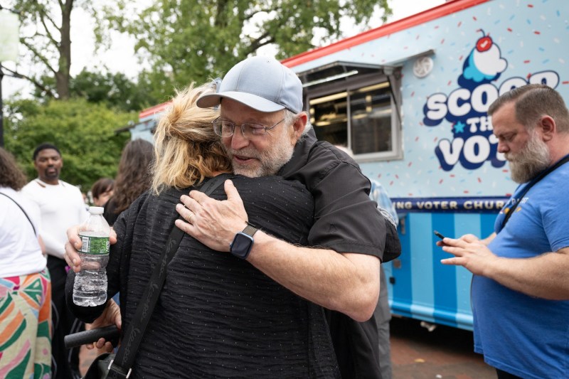 „Ben & Jerry’s” a rămas după aproape 50 de ani fără Jerry, care a demisionat în semn de protest: „A fost mereu vorba de mai mult decât înghețată”