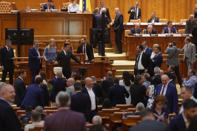 Calendarul moțiunilor de cenzură depuse de AUR, POT și SOS România, o situație fără precedent în politica din România / Când se votează