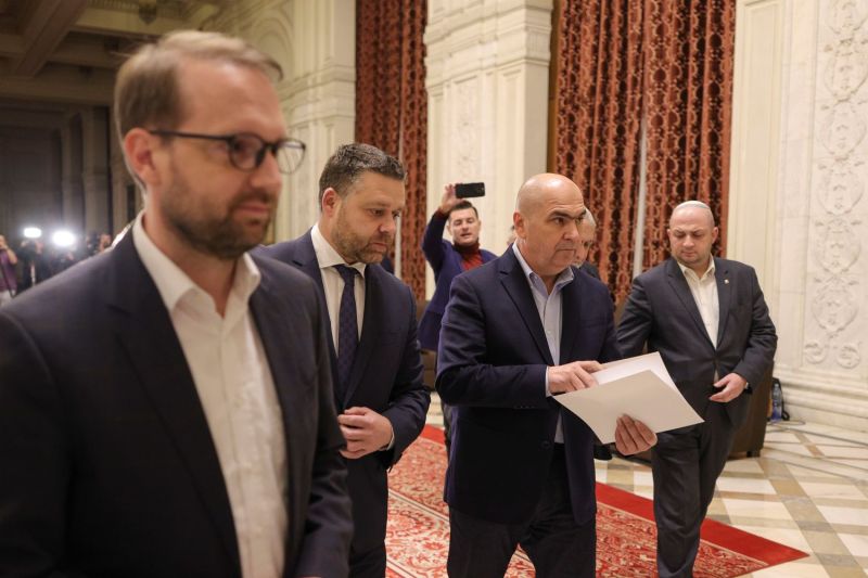 Ce spune liderul USR despre amânarea proiectului de reformă a administraţiei: Toţi partenerii de coaliţie sunt de acord să reducem numărul de bugetari, dar nu s-a stabilit cum și ce procent