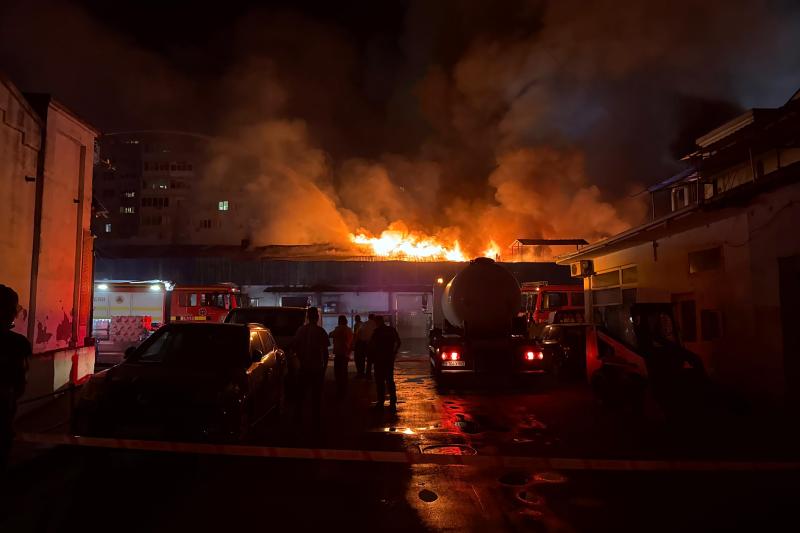 Diana Buzoianu, despre incendiul violent din București: Garda de Mediu nu poate interveni decât după stingere, este același caz ca la Dragonul Roșu