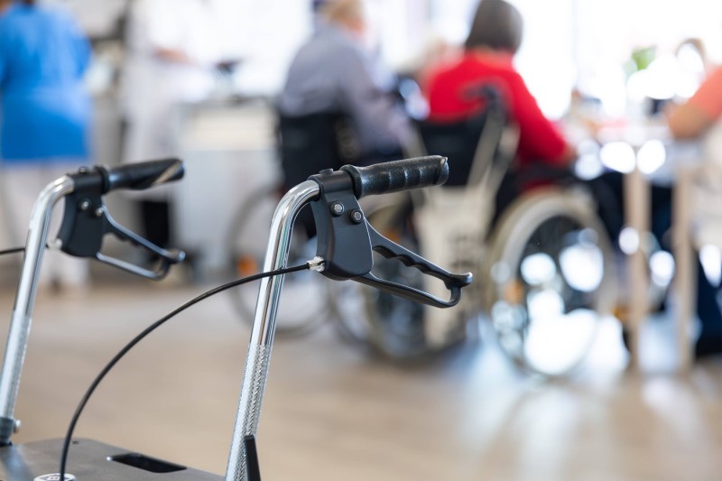 Guvernul revizuiește criteriile de încadrare în grad de handicap. „Am identificat probleme serioase” / Fraude şi nereguli constatate