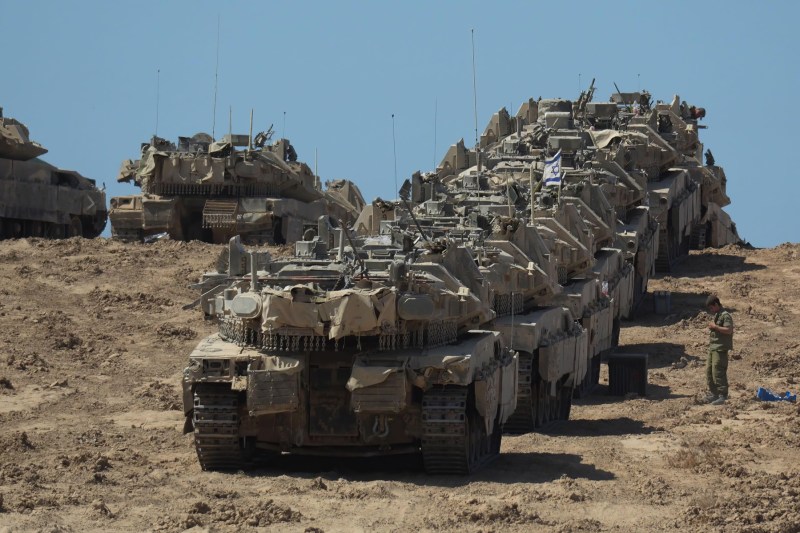 În timp ce tancurile israeliene avansează în Gaza, Germania spune că nu s-a decis dacă va susține o propunere-cheie ce vizează sancționarea statului evreu