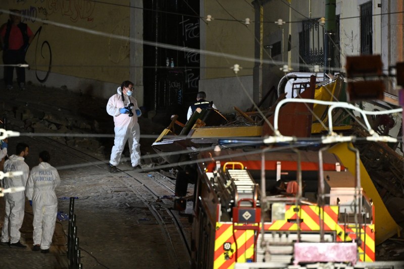 Lisabona, în stare de șoc după prăbușirea funicularului, soldată cu 15 morți