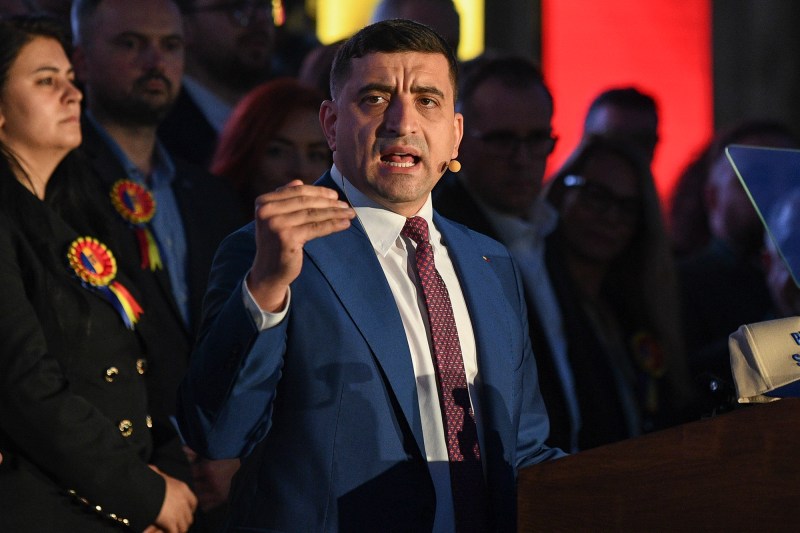 PressOne: Departament de propagandă al AUR, sediu la Parlament. Partidul condus de George Simion are și o „armată” de influenceri