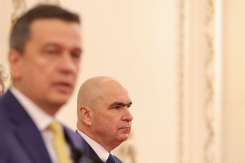 Sorin Grindeanu spune că nu e de acord „că Ilie Bolojan trebuie să plece”, dar îi aduce o critică premierului
