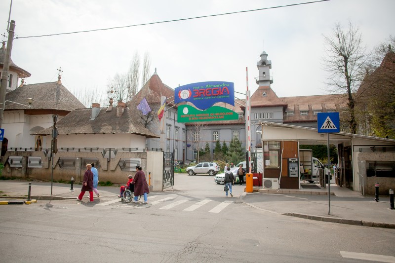 Tânărul suspectat că a trimis mesajele de ameninţare către sute de școli și spitale, internat la Spitalul Obregia. Ministru: „Nu a înțeles nimic din situațiile pe care le-a provocat”