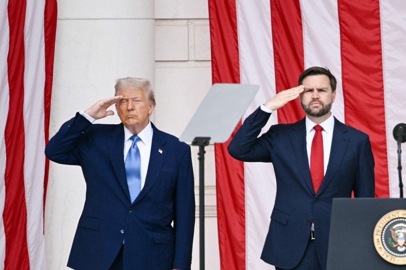 Trump a schimbat și numele Direcției Apărării din Casa Albă: „#WAR!”