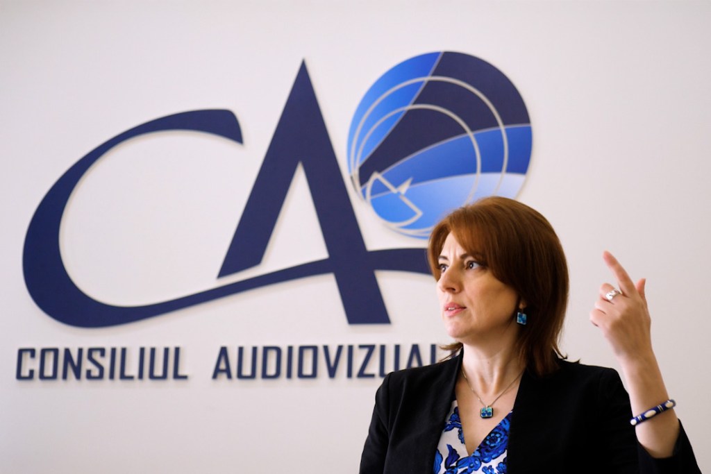Aneta Gonța, vicepreședinta CA din Republica Moldova in sala de ședințe. Foto: Adi Iacob / Hotnews