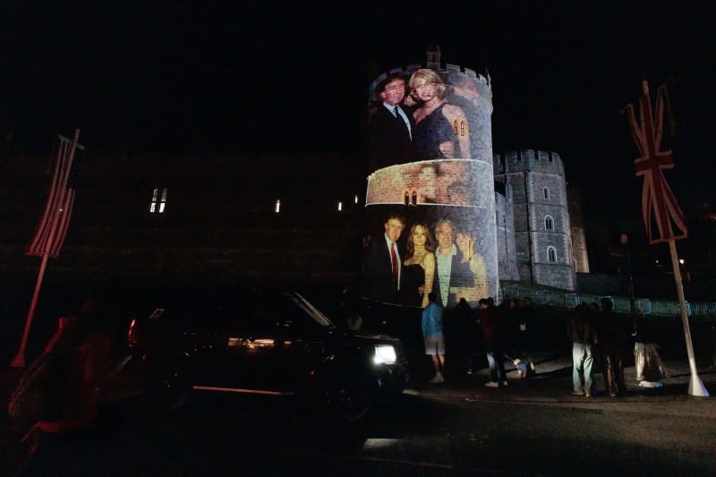 VIDEO Patru persoane arestate pentru imaginile proiectate pe Castelul Windsor unde Regele Charles îl va primi pe Donald Trump