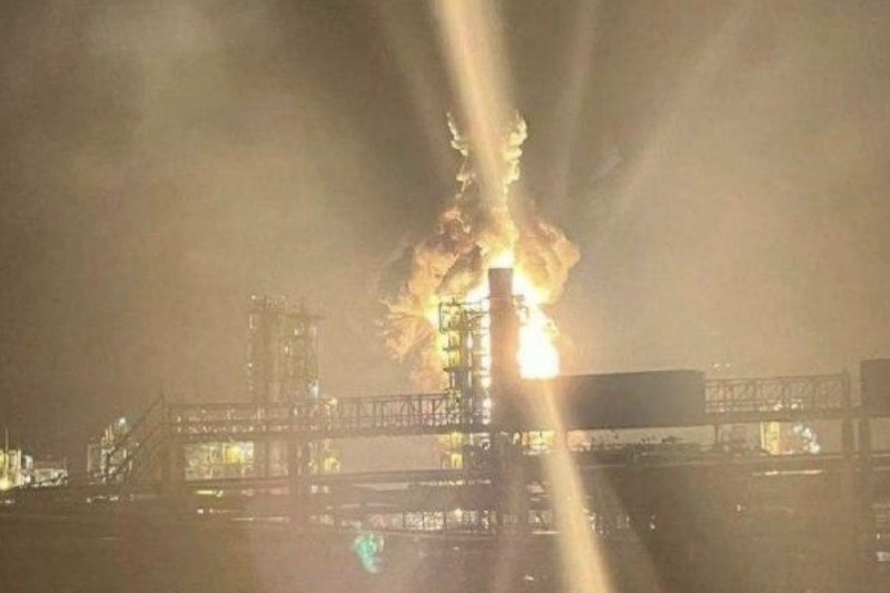 VIDEO Ucrainenii au lovit peste noapte a doua cea mai mare rafinărie din Rusia