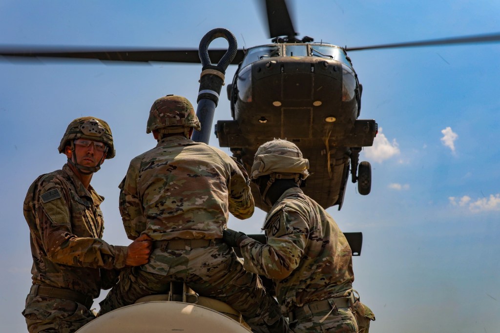 Soldați americani la baza militară Mihail Kogălniceanu. Foto: APFootage / Alamy / Profimedia