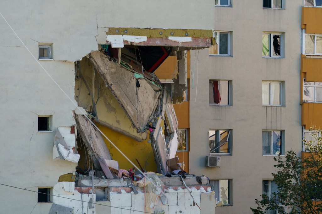 Explozie într-un bloc din cartierul Rahova. Inquam Photos / Tudor Pană