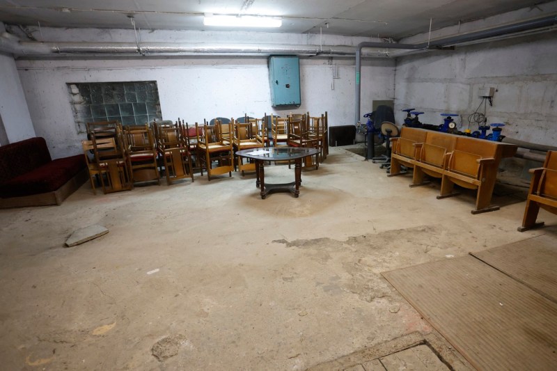 De teama Rusiei, lituanienii au început să amenajeze adăposturi antiaeriene. Mai bine de jumătate din populație are loc în buncăre