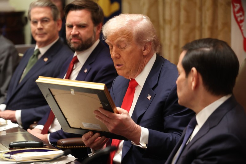 După două săptămâni de „shutdown”, Trump spune că va dezvălui lista programelor democraților pe care le va închide definitiv / „Cereri foarte costisitoare”