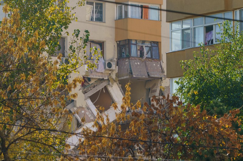 Explozie într-un bloc din cartierul Rahova. Inquam Photos / Tudor Pană