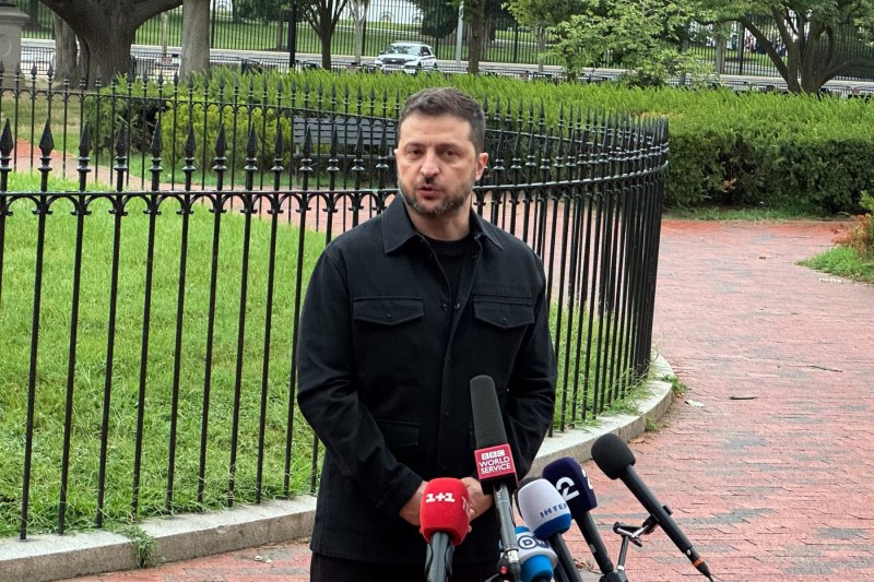 În prima reacție după ce Trump a anunțat că se întâlnește cu Putin, Zelenski evocă „limbajul forței și al dreptății” / Liderul ucrainean a ajuns la Washington