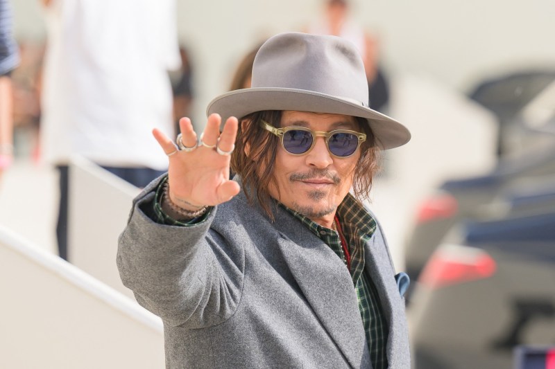 Johnny Depp e favorit să joace într-un nou film ce va adapta una dintre cele mai cunoscute povești de Crăciun din toate timpurile