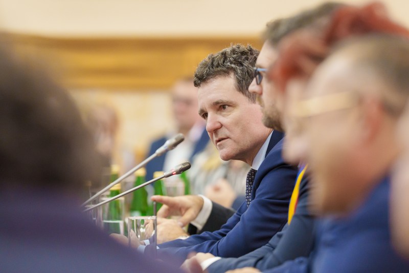 Nicușor Dan, despre creșterea salariului minim: „Este posibil ca mii de oameni să-și piardă locurile de muncă”