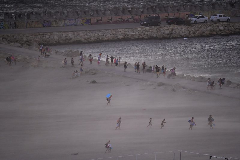 „Să-și facă provizii de apă și alimente pentru 48 de ore”. Avertisment pentru constănțeni, din cauza furtunilor care încep marți seară