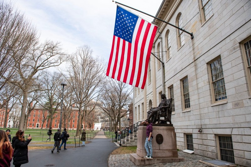 Scandalul macabru al traficului de cadavre de la Harvard ia o nouă turnură. Universitatea se confruntă cu un val de procese