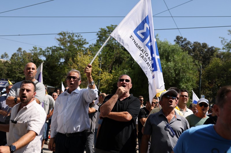 „Spunem nu unei zile de lucru de 13 ore”. Grevă generală în Grecia miercuri