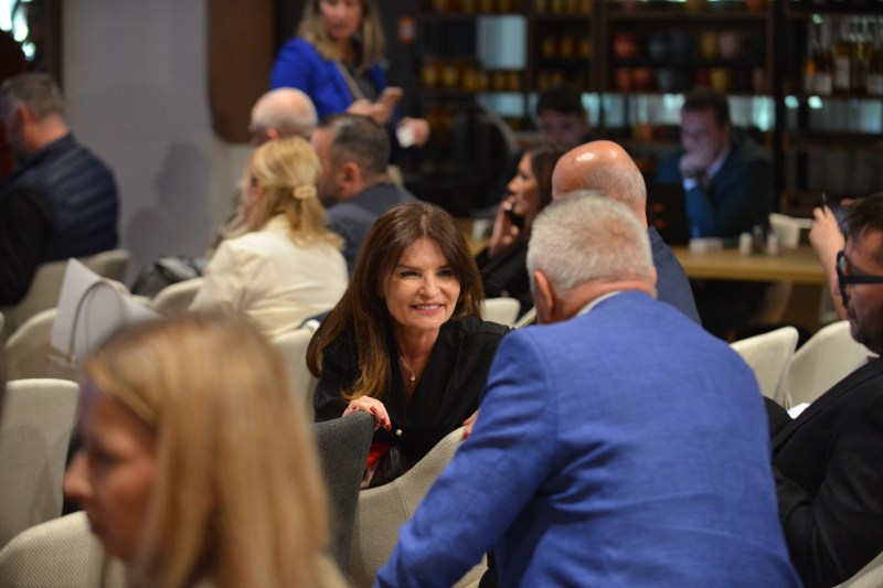 StartupCafe.ro: VIDEO. „Niciodată să nu te uiți la ziua de mâine, ci să te uiți la ziua de poimâine.” Sorin Nicolau, fondator al afacerii cu încălțăminte Lenox Prod, sfaturi pentru antreprenori