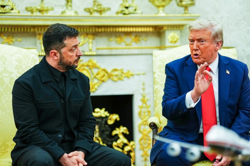 Un înalt oficial ucrainean confirmă: Trump a făcut presiuni asupra lui Zelenski să renunţe la Donbas