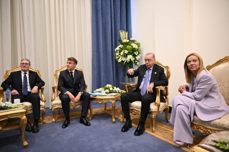 VIDEO Erdogan îi spune Giorgiei Meloni că „arată grozav, dar trebuie să renunțe la fumat”. Replica a venit instant: „Nu vreau să omor pe cineva”