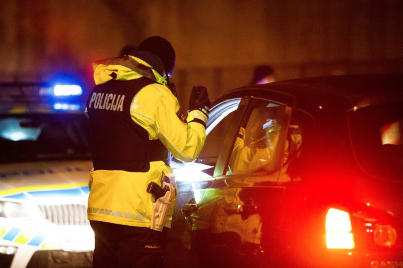 VIDEO Val de indignare în Slovenia după moartea unui bărbat agresat de un grup de romi. Doi miniștri au demisionat