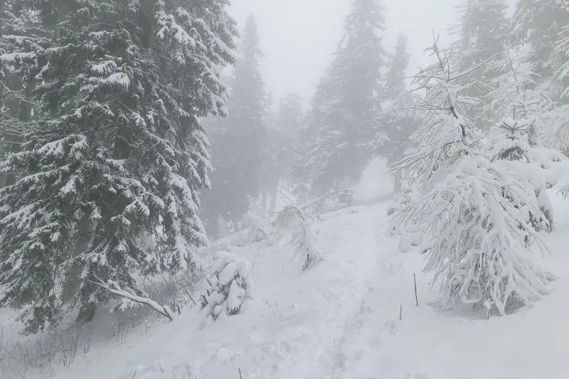 Avertizare de la salvamotiști pentru turiștii care merg la munte. „Să fie echipaţi de iarnă”