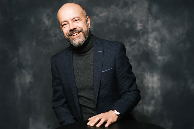 b365: Este gura lumii o formă de control social moștenită? România între rușine și libertate: o identitate culturală în tranziție