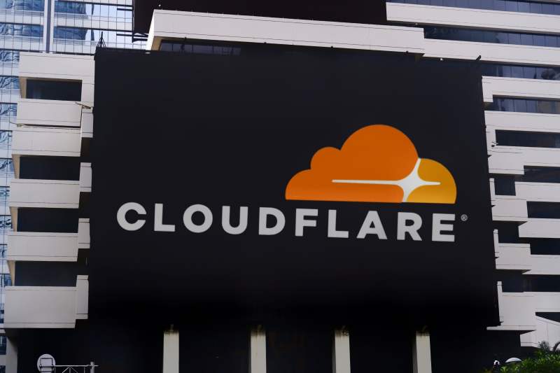 Ce este Cloudflare, furnizorul de servicii web din SUA care a provocat marți o pană majoră a internetului global, inclusiv în România?