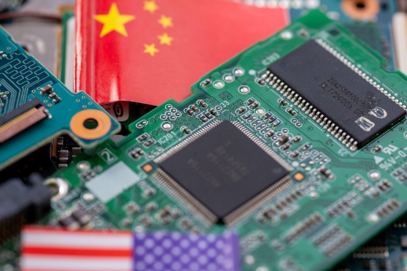 China permite din nou exporturile de semiconductori produși de Nexperia. Deznodământul unei crize care a creat panică în industria auto