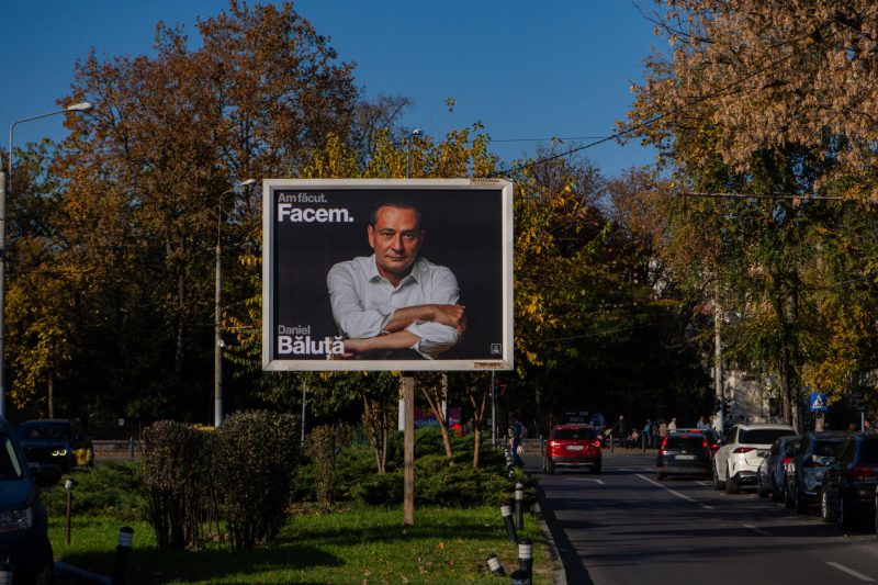 De ce e foarte mică sigla PSD pe panourile electorale ale lui Daniel Băluță. Explicația propusă: „1% politică”
