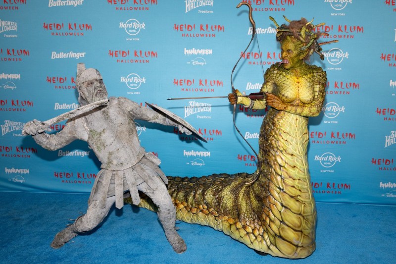 FOTO Halloween 2025: De la Medusa, la Shrek sau Barbie, starurile de la Hollywood s-au întrecut în costumații la cea mai faimoasă petrecere de groază