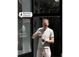 StartupCafe.ro: Business CheckIn. Până la Barou, barista. Un tânăr din Timișoara și-a deschis cafenea lângă facultatea de Drept pe care o urma