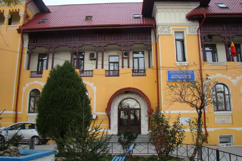 Liceul „Grigore Cerchez” din București, evacuat după ce a fost semnalat miros de gaze