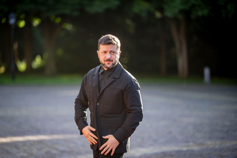 „O indulgență pe care nu ne-o permitem”. Zelenski, criticat într-un moment crucial pentru Ucraina înainte de negocierile din SUA