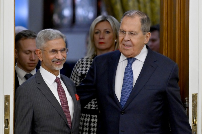 Prima aparițe publică a lui Serghei Lavrov, după speculațiile privind căderea în dizgrația lui Putin