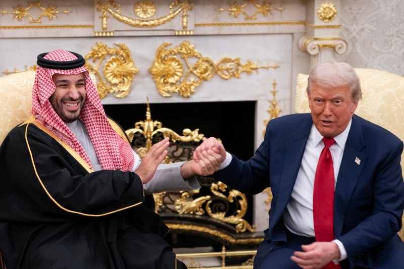 Trump promite să se implice în oprirea unui război, la cererea prințului Mohammed bin Salman. Spune că a început să lucreze la „doar jumătate de oră” după solicitare