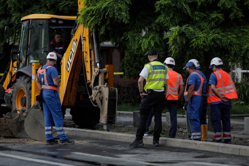 Un bloc și două imobile din Sectorul 5 evacuate după ce o conductă de gaze a fost avariată în timpul unor săpături făcute de ApaNova