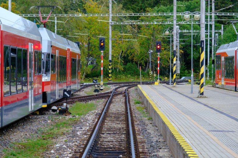VIDEO Două trenuri s-au ciocnit în Slovacia. Mai multe persoane au fost rănite