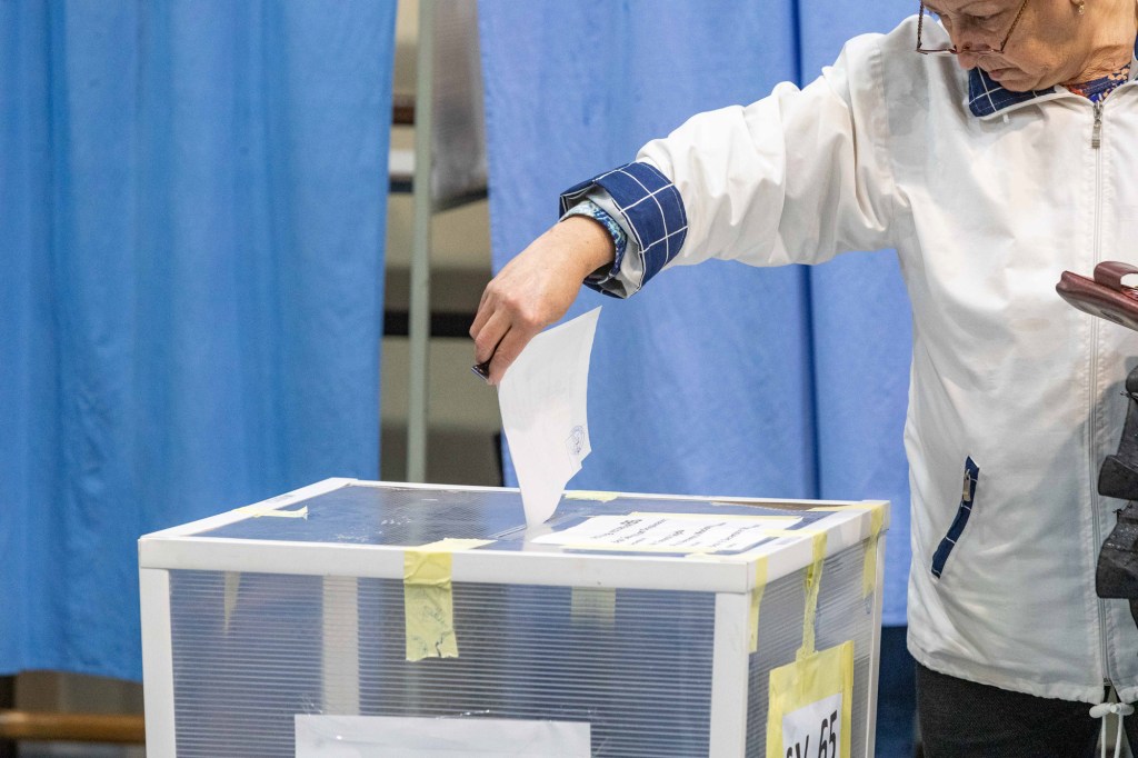 Secție de vot pentru turul doi al alegerilor prezidențiale, duminică 18 mai 2025, Timișoara. Inquam Photos / Virgil Simonescu