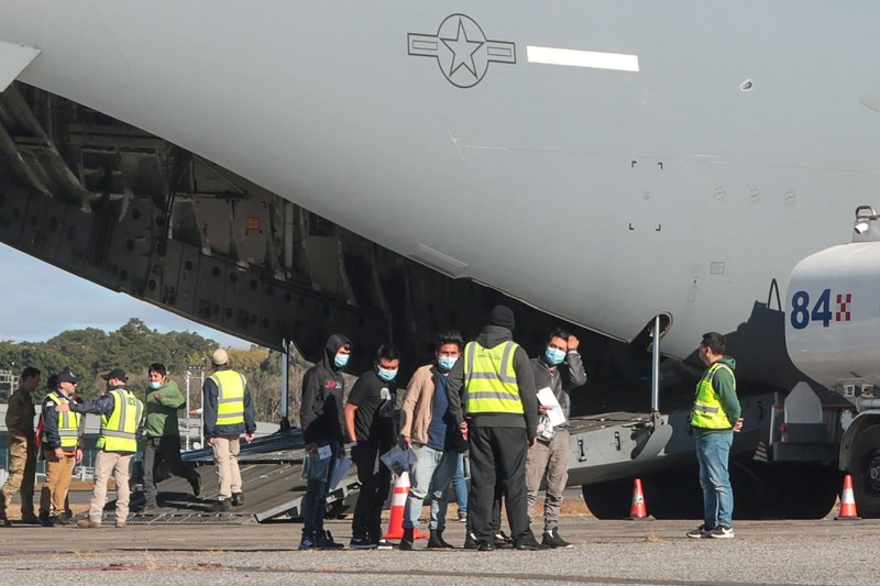 Administrația Trump își cumpără propria flotă de avioane pentru expulzarea în masă a imigranților