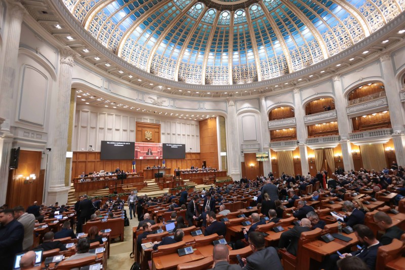 Cât câștigă un parlamentar în România și ce înseamnă tăierea cu 10% a sumei forfetare primită de aleși