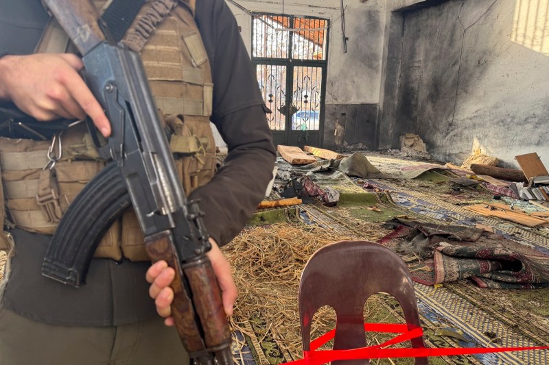 FOTO/VIDEO Explozie într-o moschee din Siria, în timpul rugăciunilor de vineri. Mai multe victime