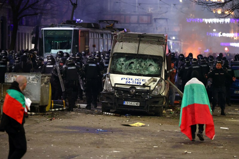 Guvernul din Bulgaria a retras oficial bugetul pe 2026 după noi mari proteste de stradă