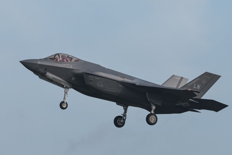 Încorsetată de „anvelopa financiară”, Elveția spune adio unor avioane de vânătoare F-35 pe care voia să le cumpere din SUA